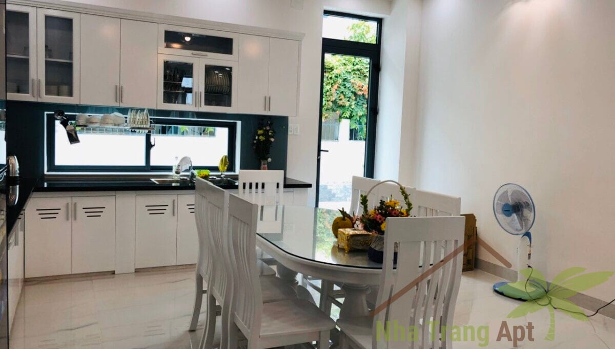 villa for rent an vien V081-1