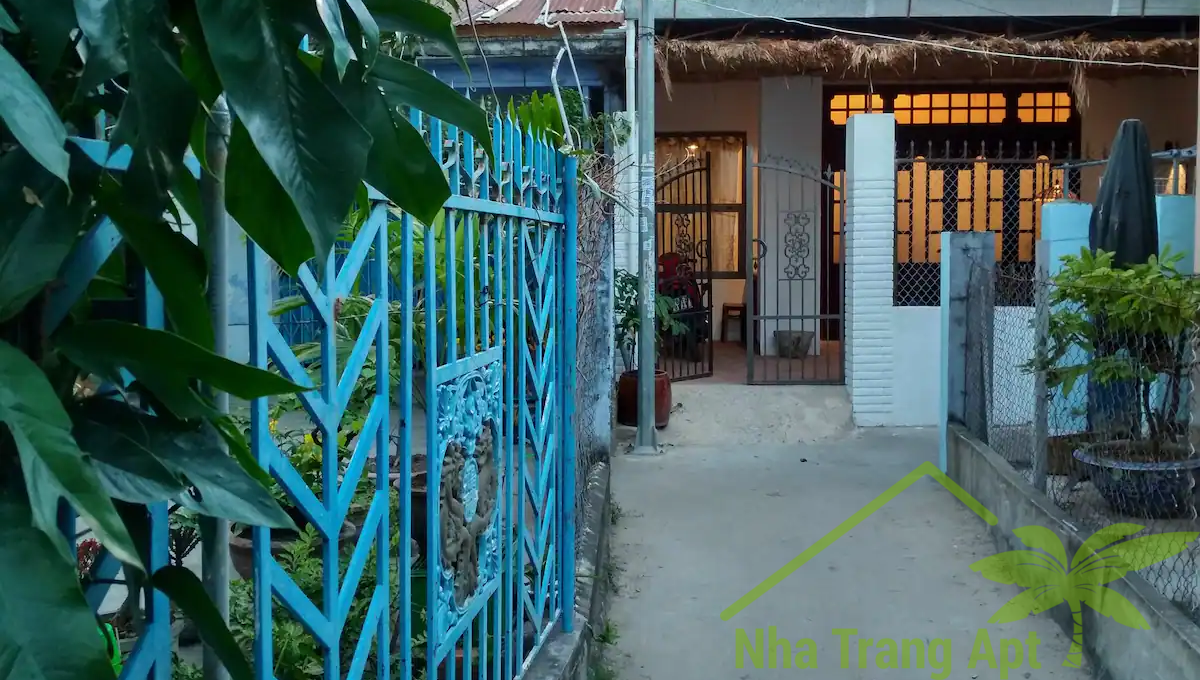 house for rent in north h215-8